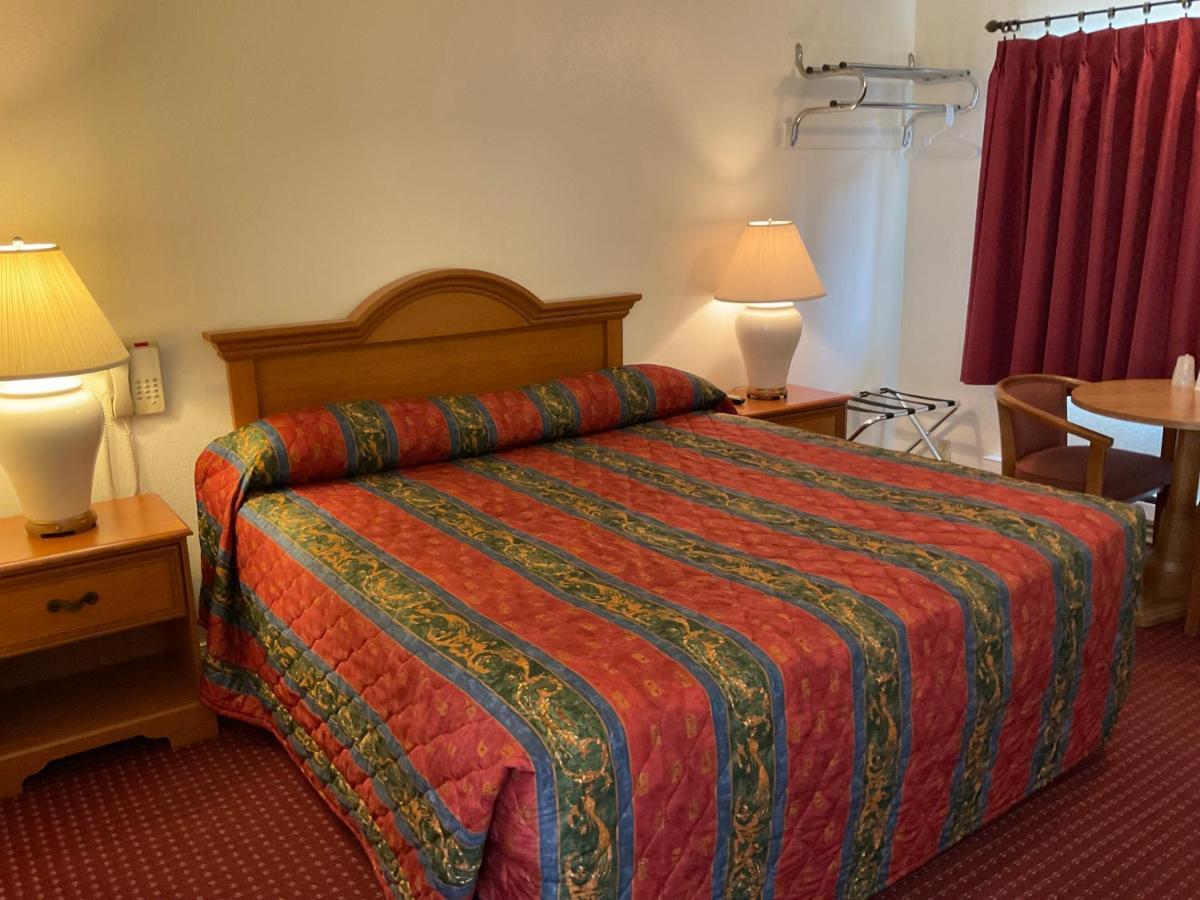 Front Street Inn Кресент-Сити Экстерьер фото