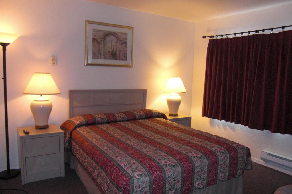Front Street Inn Кресент-Сити Номер фото